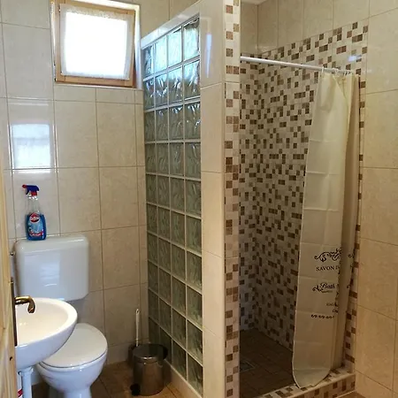 Fahaz Holiday home Tiszaszolos