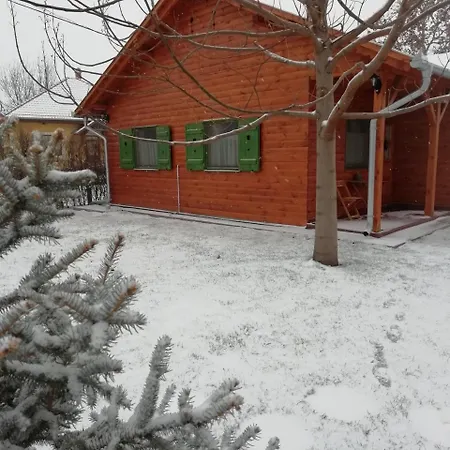 Holiday home Fahaz Tiszaszolos